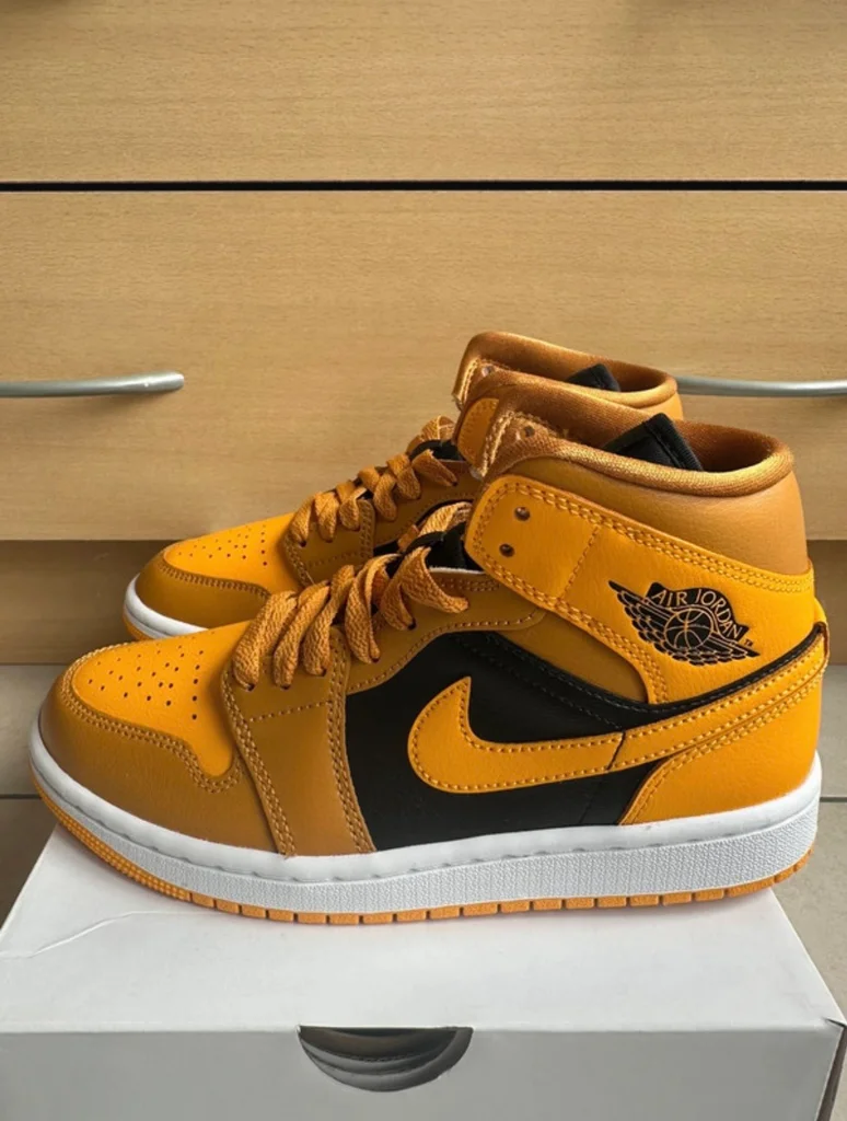 Air Jordan 1 Mid  – photo 3
